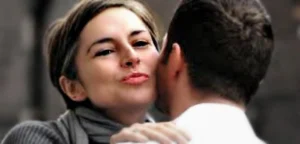 faire la bise - French greeting kiss