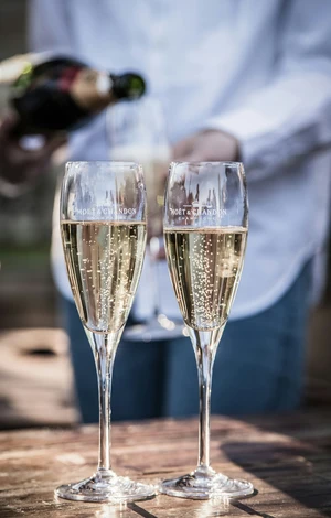 Le champagne is one of the main French symbols